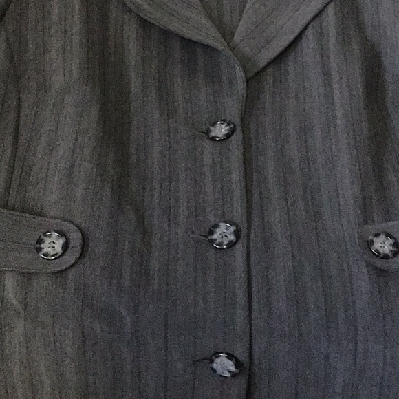 Wendy Studio Collection VGUC grey long 3 button blazer, collar, lightweight - Picture 8 of 12